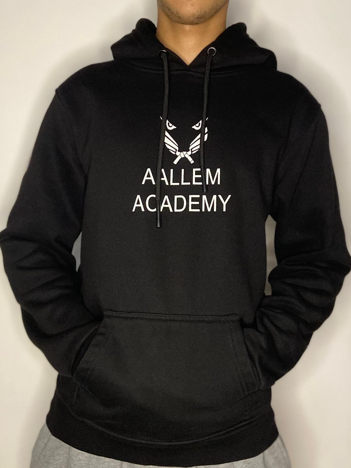 أكاديمية علم للكيوكشن كاراتيه هوديز بلوفر الأكاديمية من الأمام